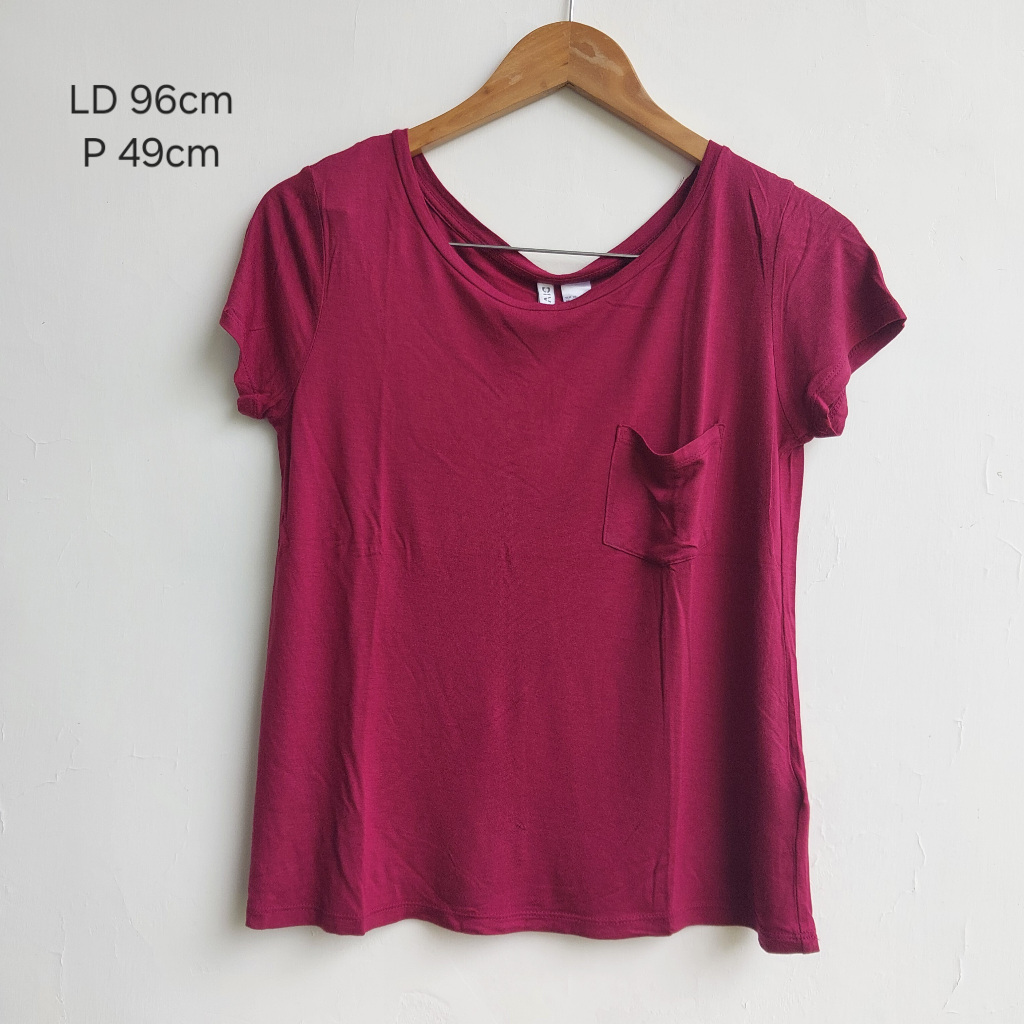 (preloved) DIVIDED H&M Kaos Cewek