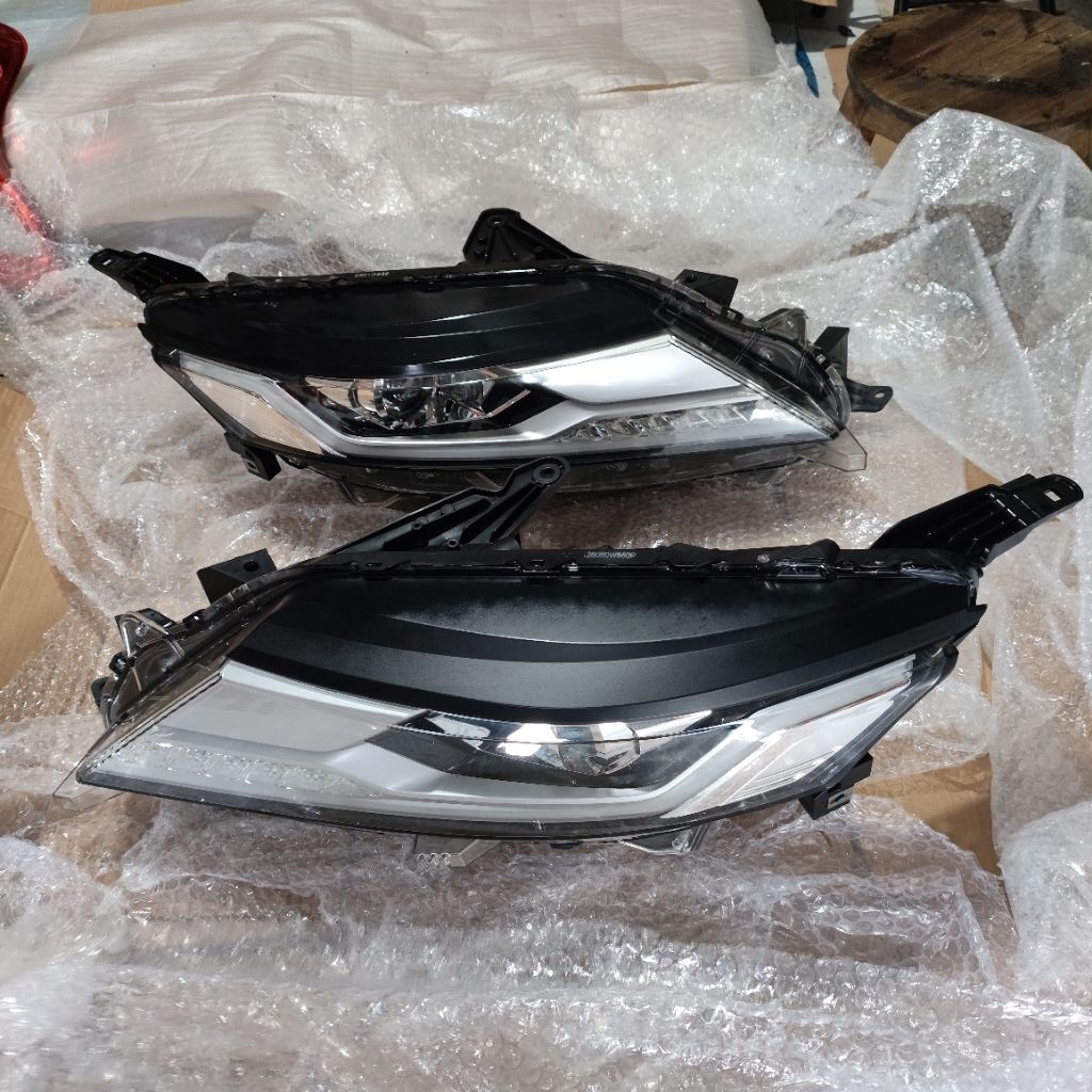 Headlamp Lampu Depan Mitsubishi Pajero Sport 2022-2025 original