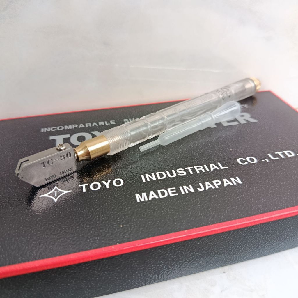 Toyo Glass Cutter TC 30 Pemotong Kaca Keramik Granit Alat Potong Kaca Manual Tajam & Presisi