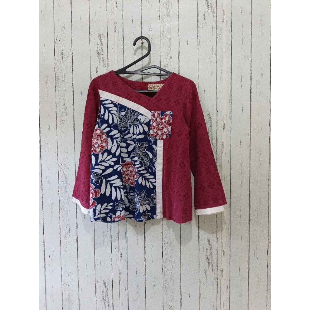 Dea valencia batik blouse size S (1)