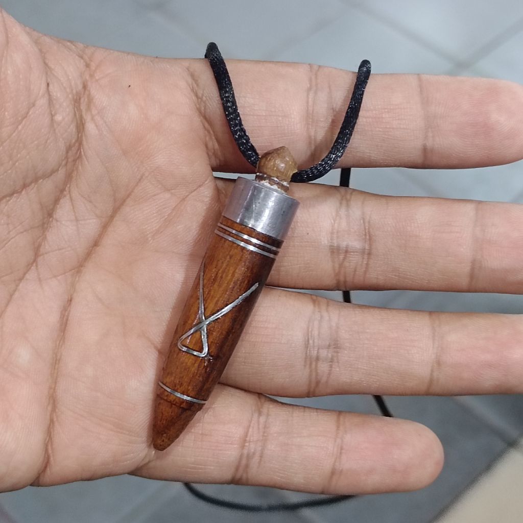 kalung ca kayu ulin karya nini imay ukir lam jalalah