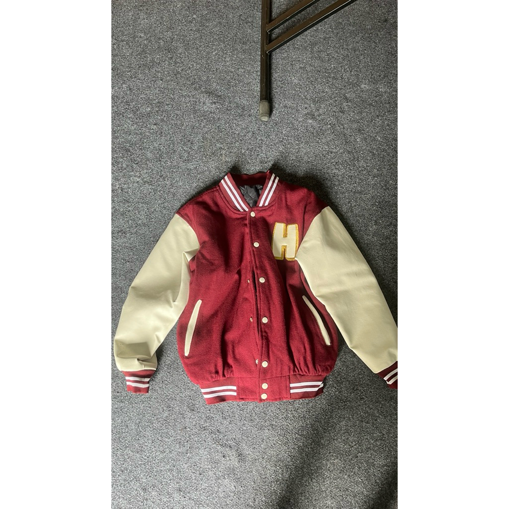 jaket varsity merah putih