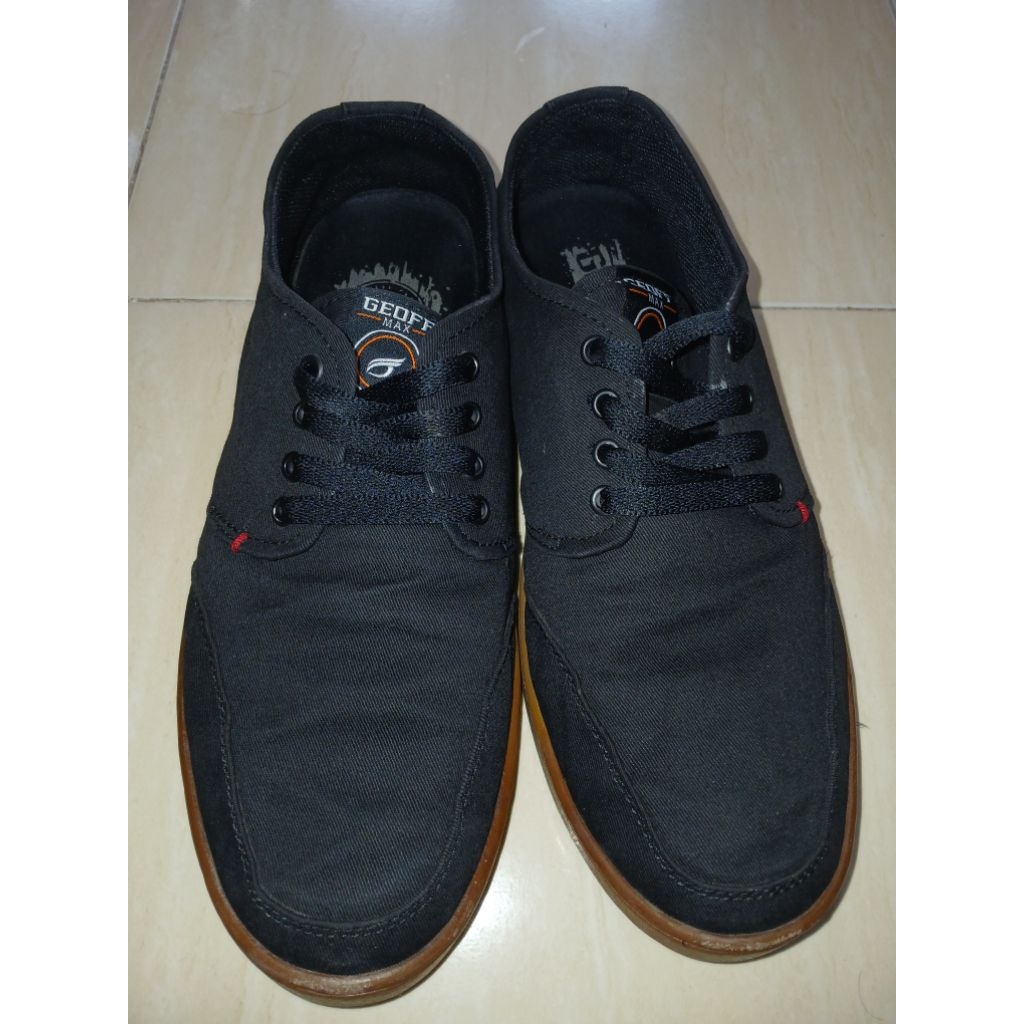 Sepatu Geoff Max Hitam