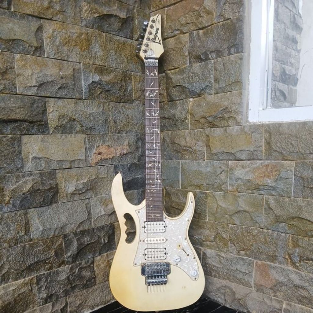 Gitar Ibanez Jem Flower