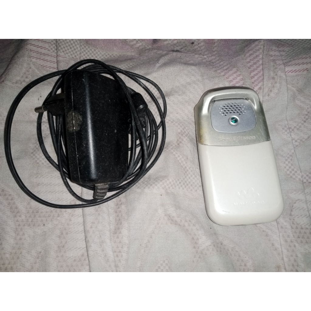 Sony Ericsson W300i hp casan