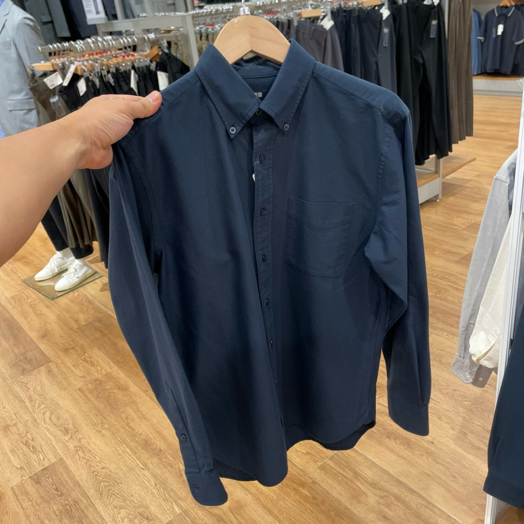 Kemeja Uniqlo Man OXFORD 69 navy