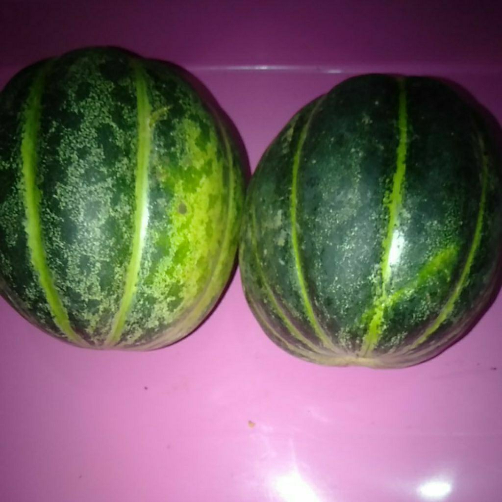 Buah Blewah Belewah harum segar