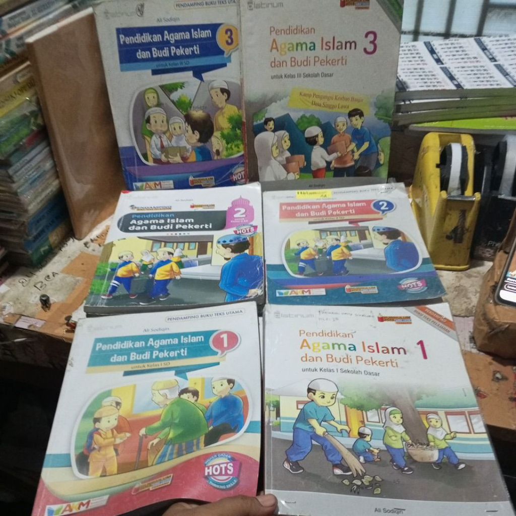 BUKU AGAMA ISLAM UNTUK SD KELAS 1, 2, 3 PENERBIT PLATINUM CAT KAMI UNTUK KELAS DAN POTO PRODUK YG MA