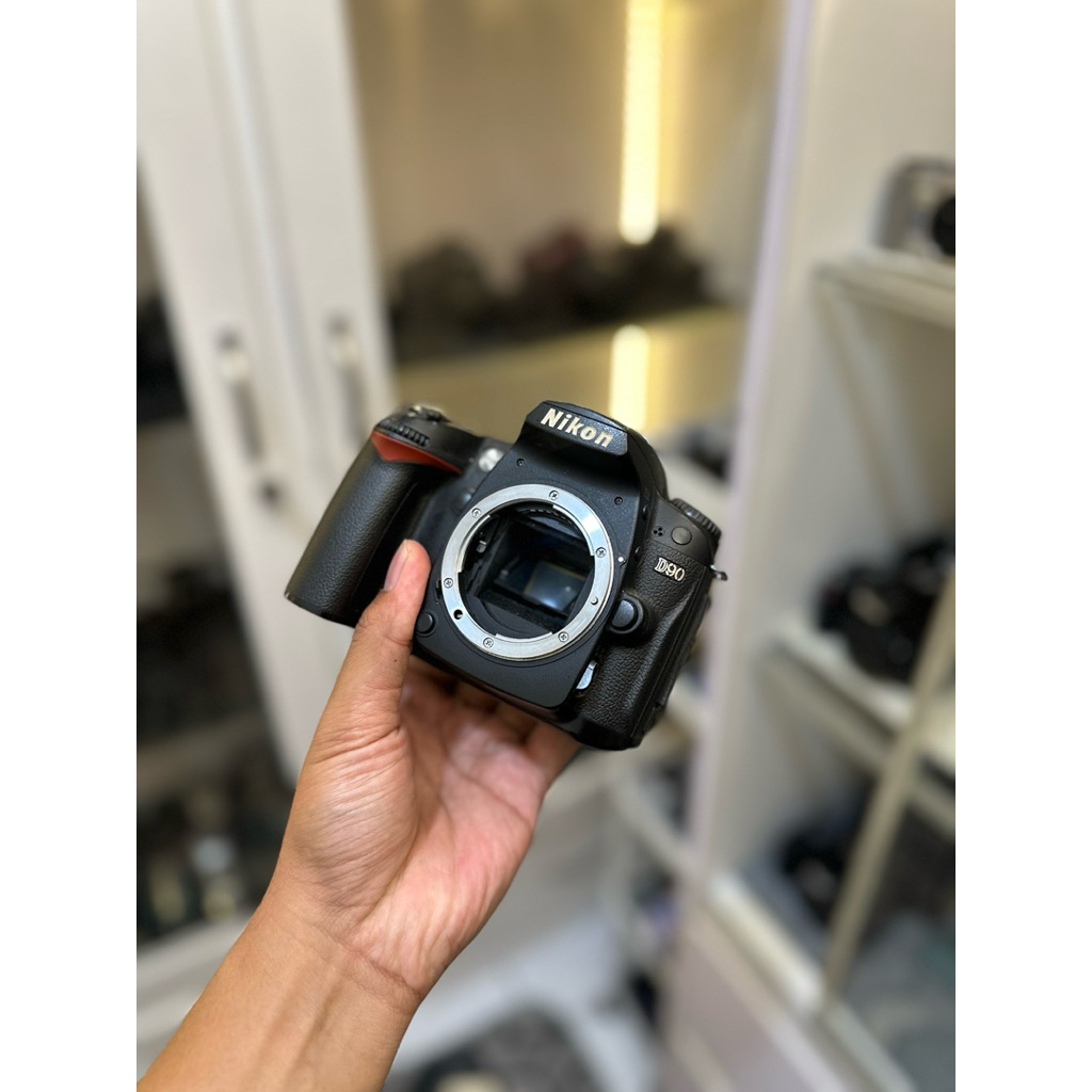 NIKON D90 BODY ONLY