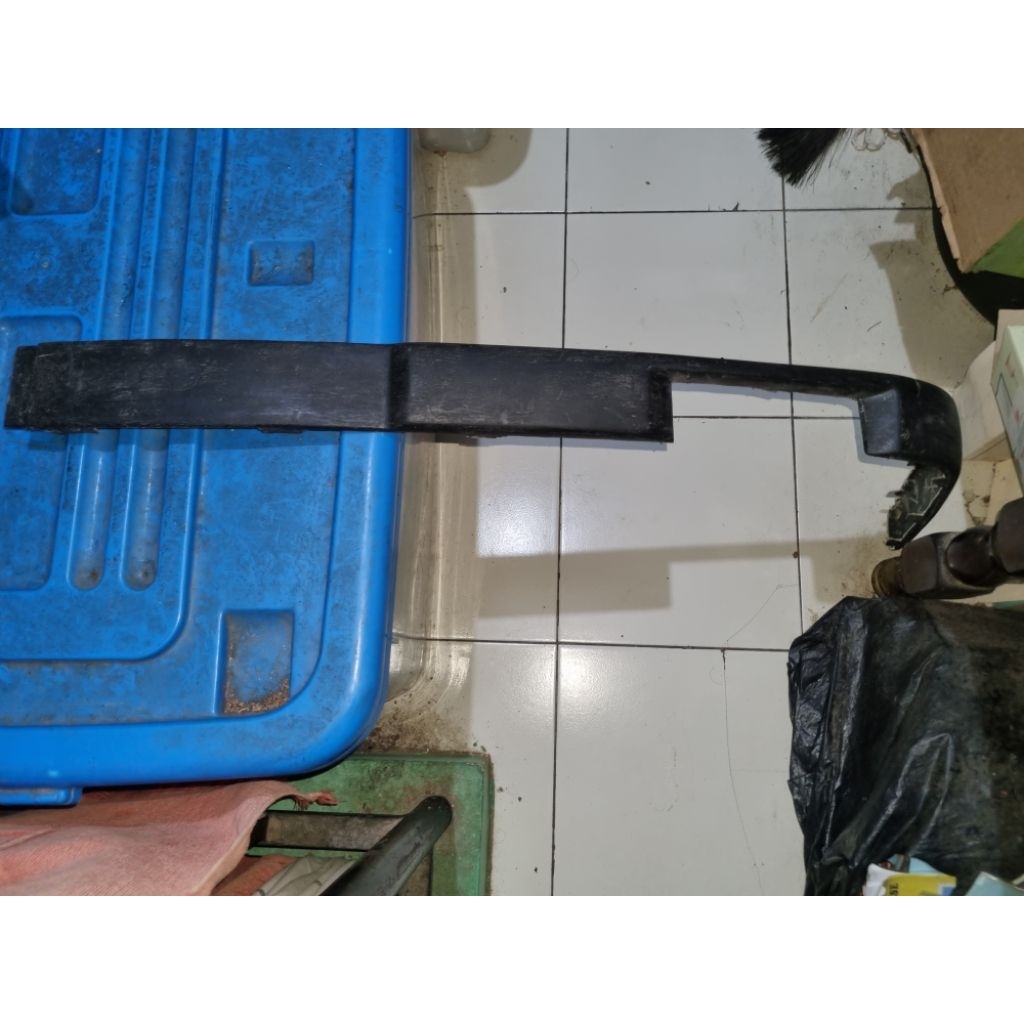 list bumper depan bmw e30 kiri