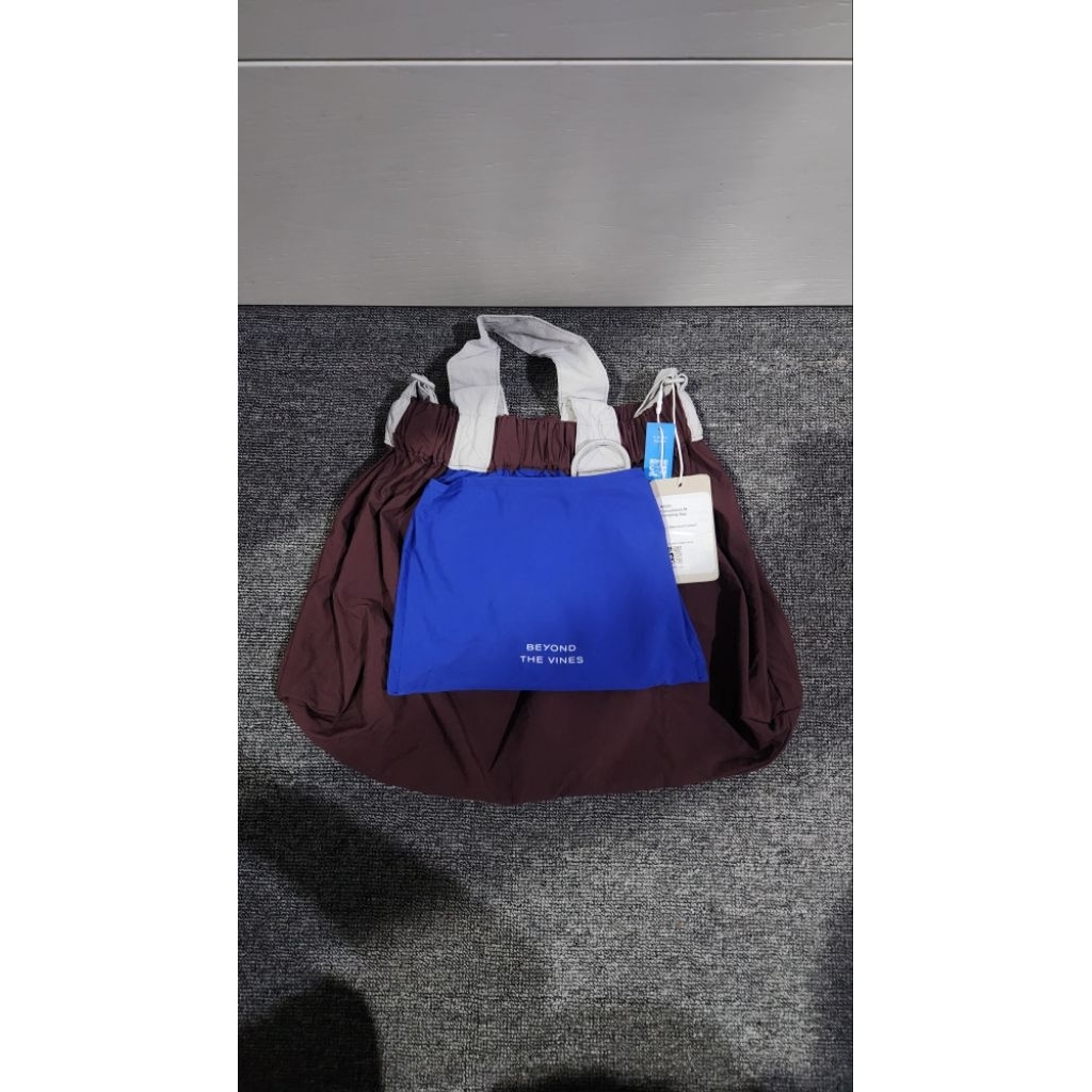 Beyond the vines BTV Colourblock M Dumpling Bag