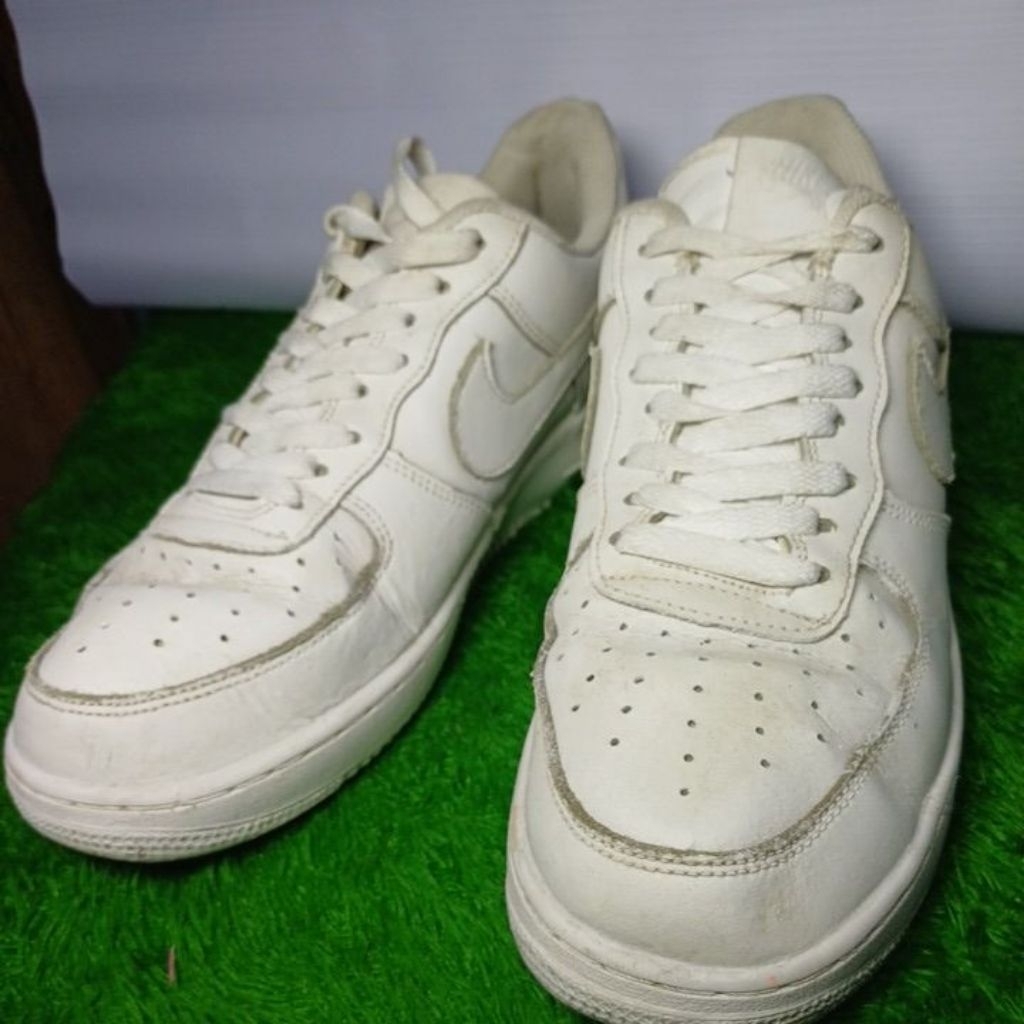 Preloved sepatu putih