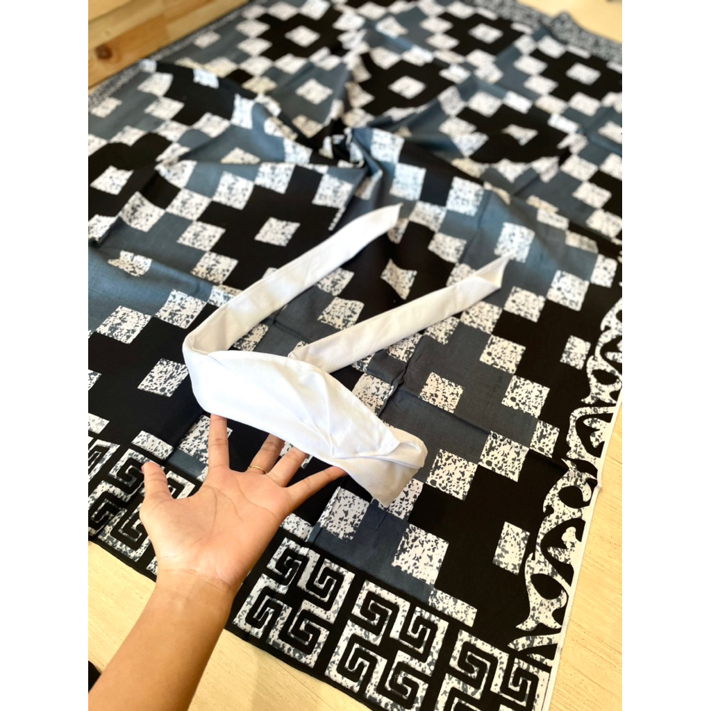 Set Saput Batik Indigo + Udeng Putih Sibakan