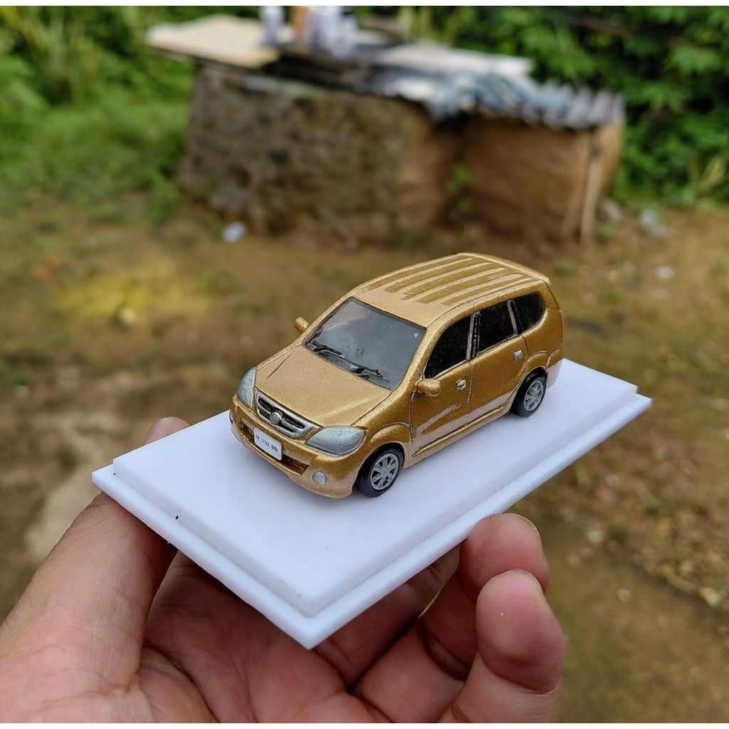 Miniature Avanza/Xenia Model 2004 skala 64
