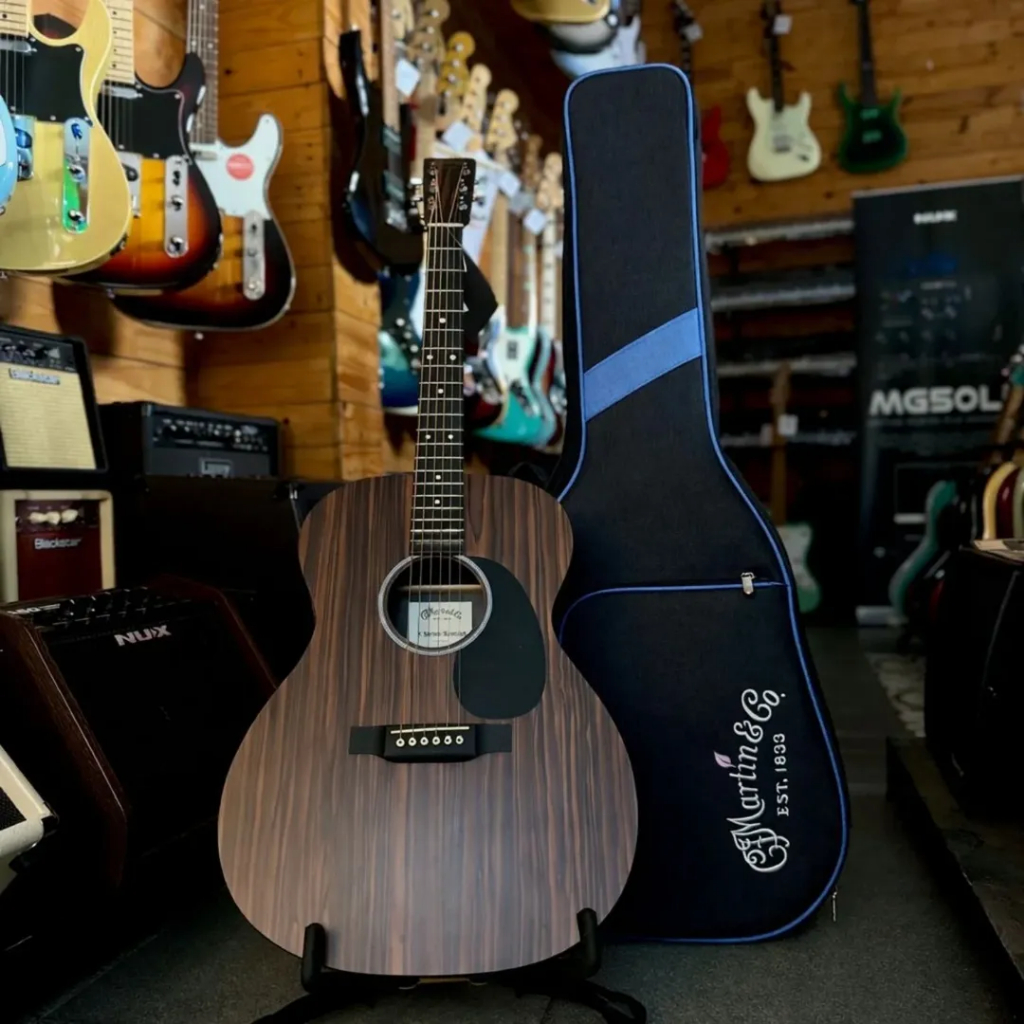 MARTIN CMX008-000XE ACOUSTIC GUITAR WITH BAG/MARTIN CMX008-000XE ACOUSTIC GUITAR WITH BAG