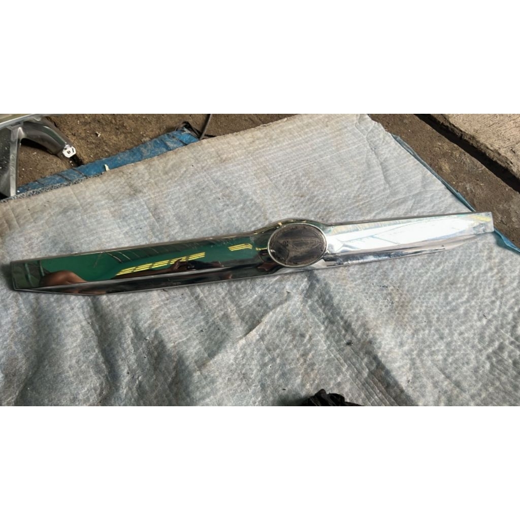 Truklid bagasi sigra calya chrome