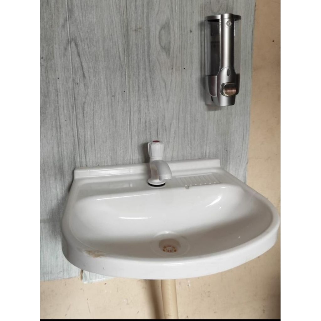 wastafel dinding tempat cuci tangan wastafel plastik PVC tebal set kran plastik