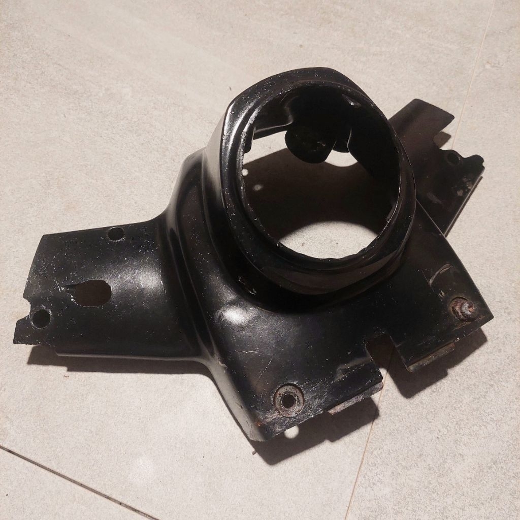 Cover batok kepala bawah & rumah kunci suzuki RC 100 ( bekas copotan )