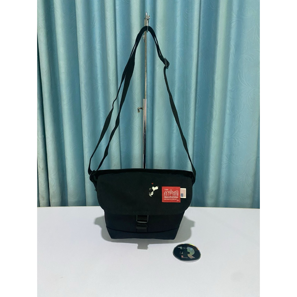 Manhattan Portage sling bag
