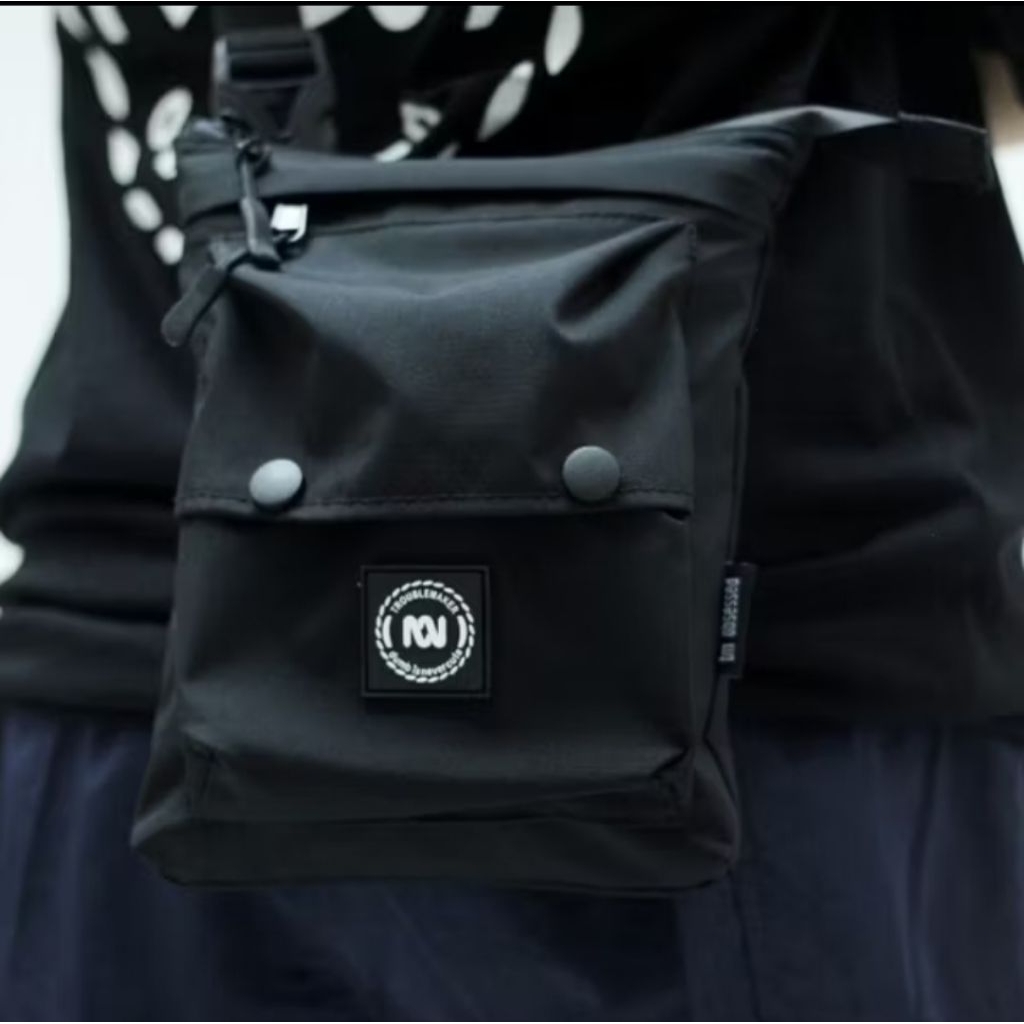 Troublemaker Sling Bag Unisex - Garwen Black - Tas Selempang