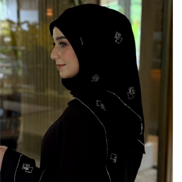 Raneea Hijab Square Payet Premium | Kerudung Segi Empat Elegan Hitam