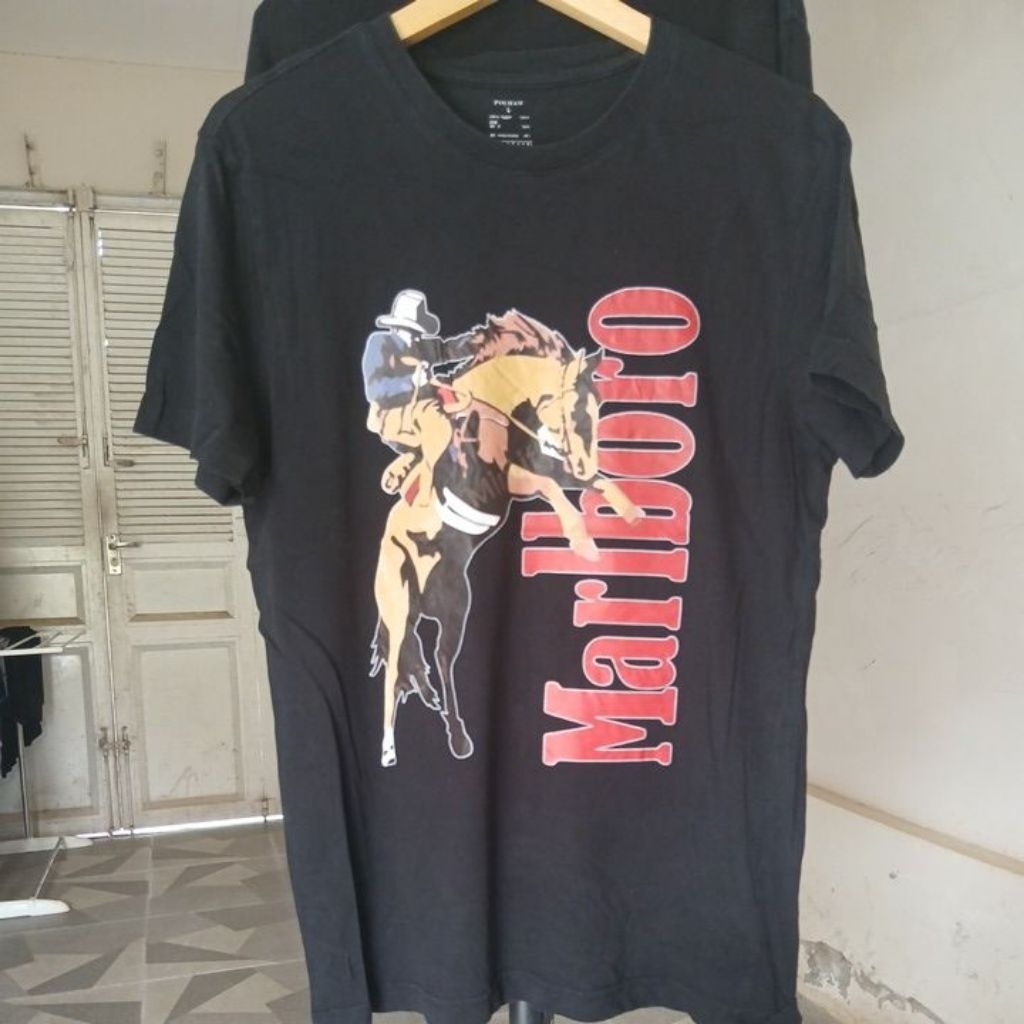 Kaos katun warna hitam pekat kerah kencang POLHAM second Original size M ld 105cm Pjg 71cm mulus no 