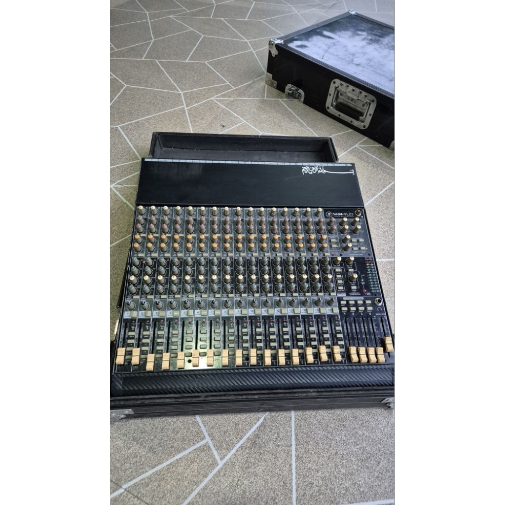 mixer mackie 16channel