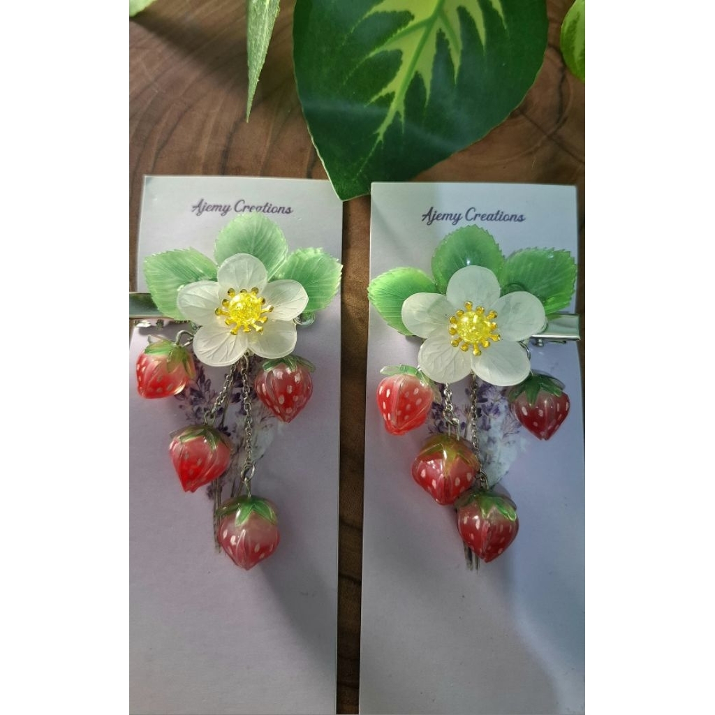 Jepitan rambut strawberry