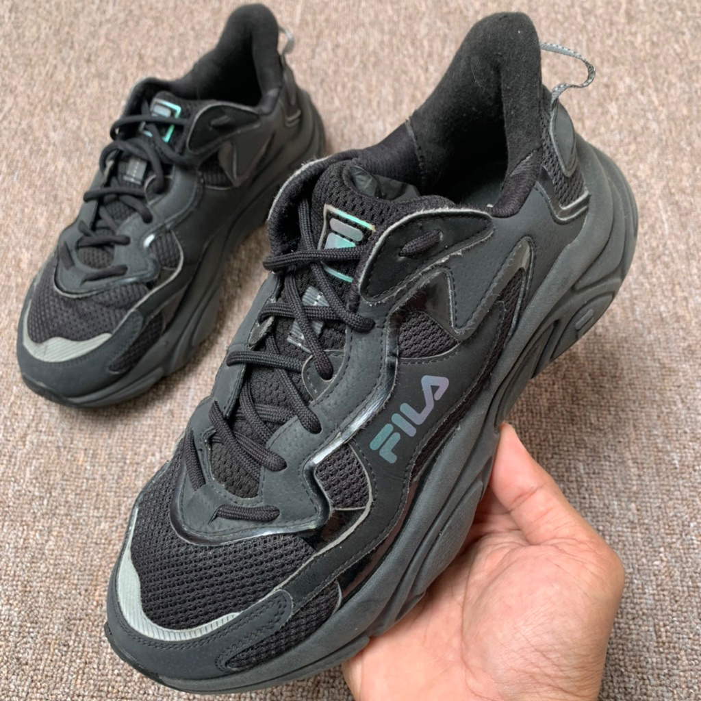 Sepatu FILA Fusion Hitam Uk 40,5 Ins 250mm