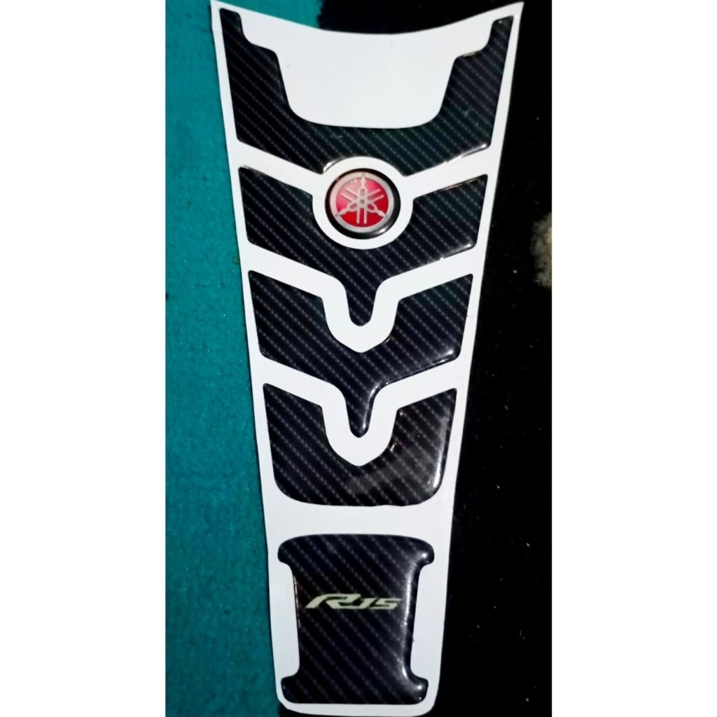EMBLEM STICKER TIMBUL TANKPAD YAMAHA R15 V3/EMBLEM STICKER TANGKI R15 V3