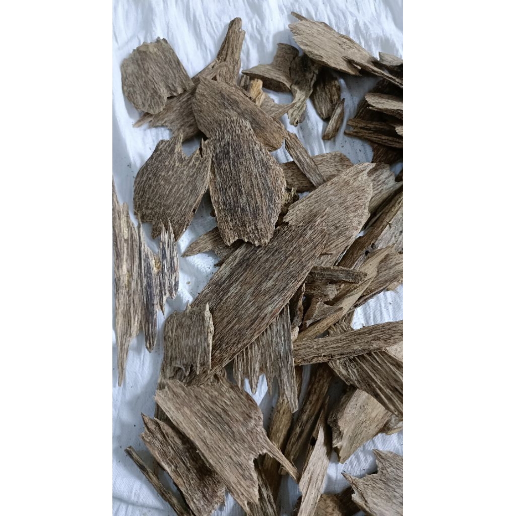 gaharu alam Kaltim grade AB kacangan/lempeng kecil mix