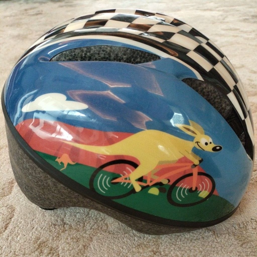 Helm sepeda sepatu roda untuk anak preloved