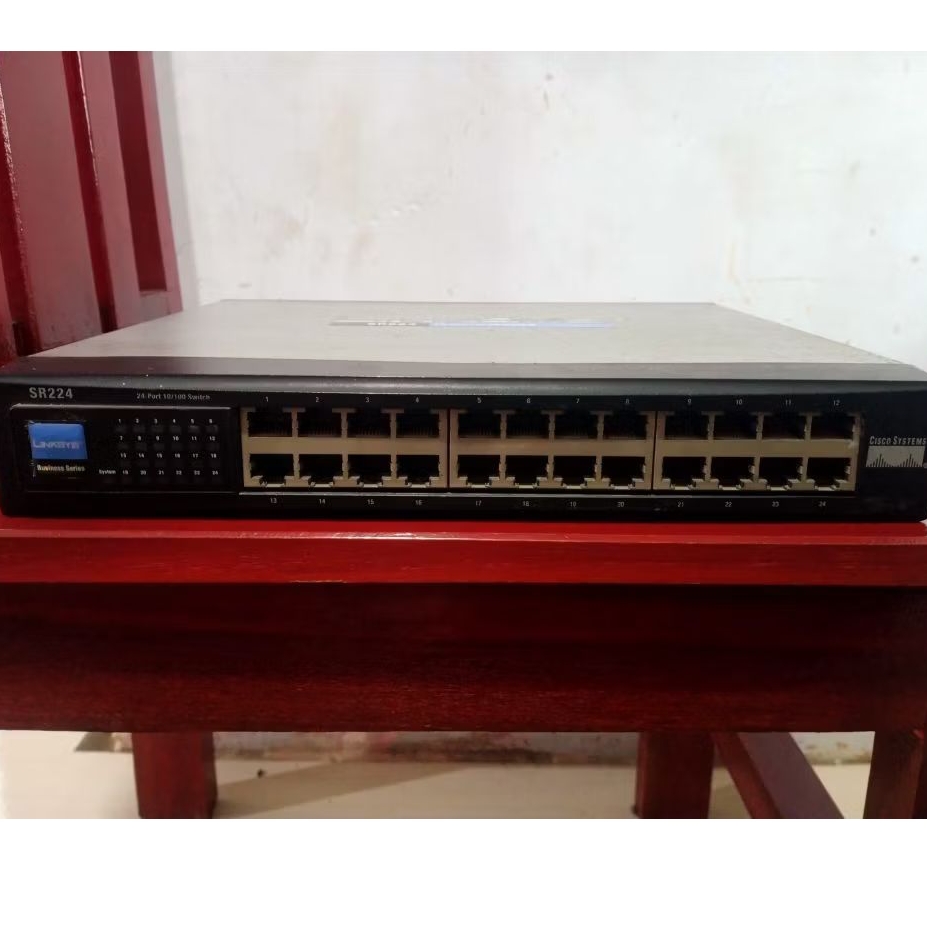 Switch Hub Linksys SR224 24 Port 10/100 ( BEKAS )