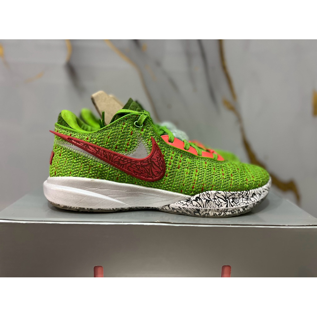 sepatu enak & empuk, Lebron 20 Grinch