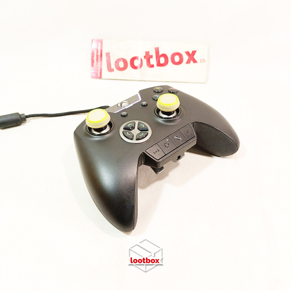 Razer Wolverine Ultimate Chroma RGB Wired Controller (Xbox One/PC) [SECOND]