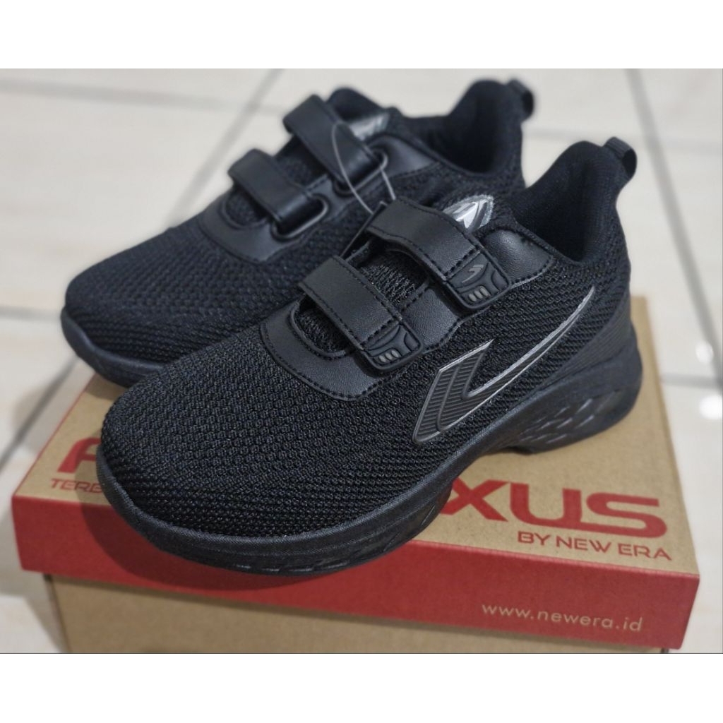 Sepatu Sekolah Anak Paud TK SD Perekat Kretekan Velcro warna Hitam/Hitam Putih New Era terbaru