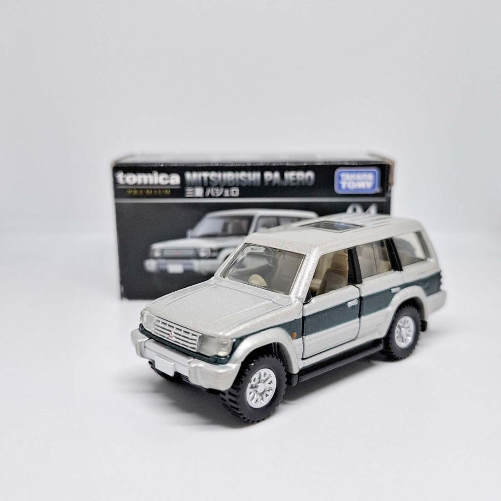 Tomica Premium 04 Mitsubishi Pajero