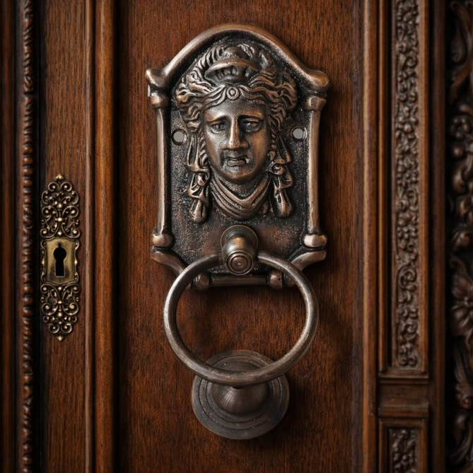 Ketukan pintu rumah antik bel pintu rumah