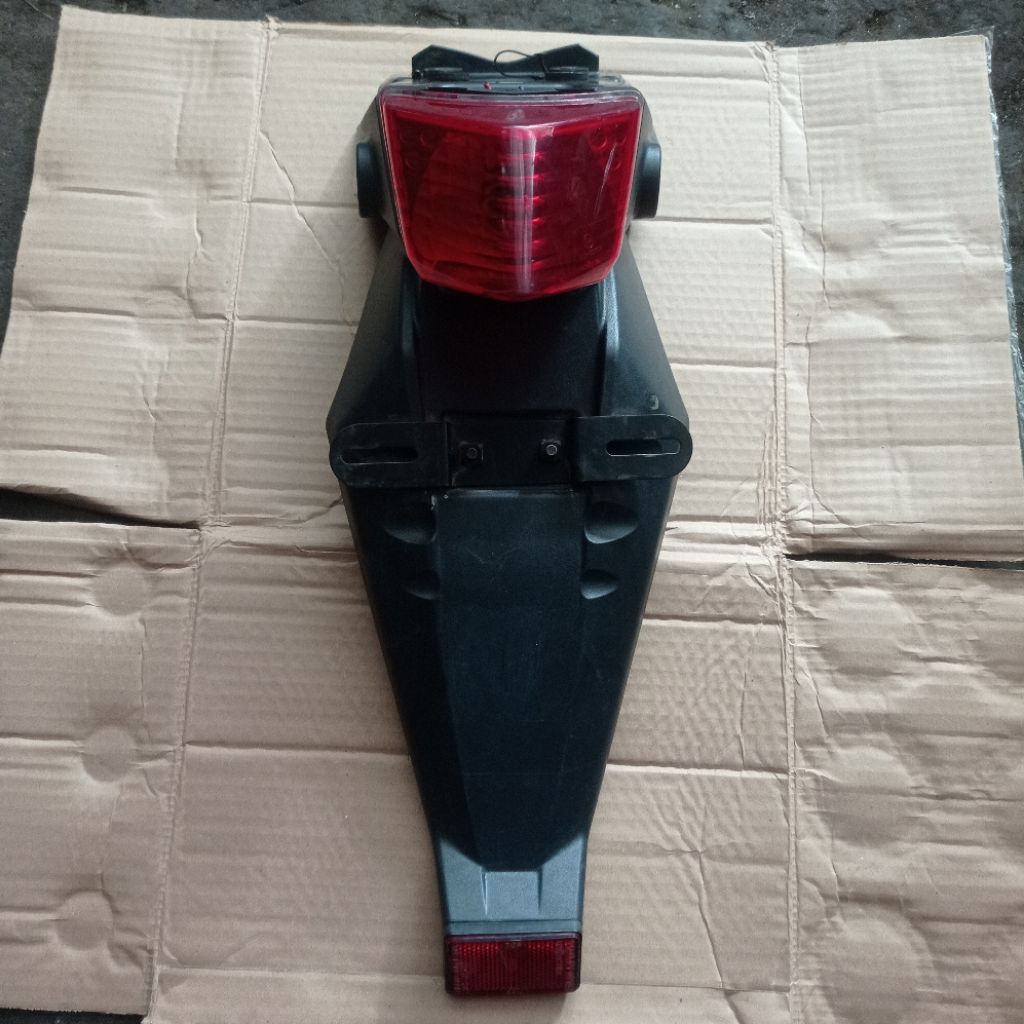 spakbor fender slebor blakang + lampu rem stoplamp kawasaki klx 250 original