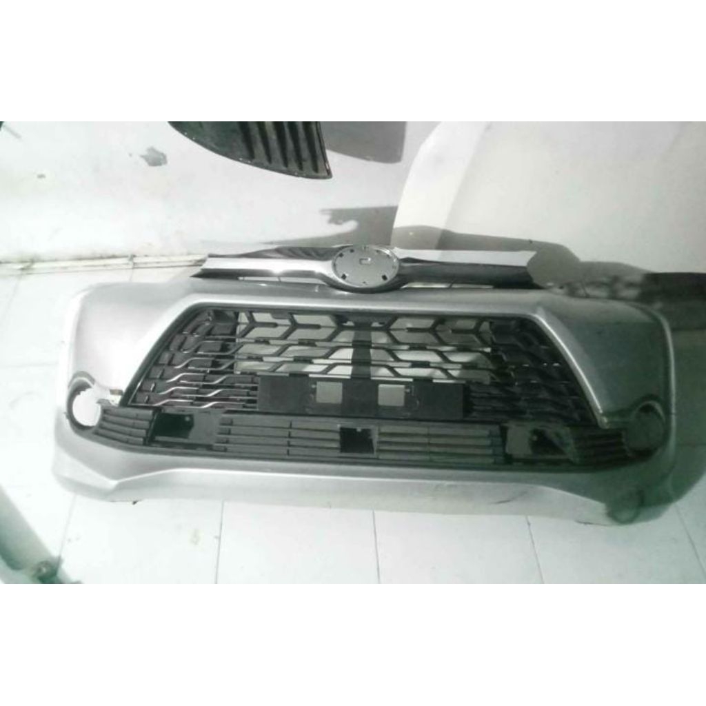 bumper bemper depan Toyota Avanza Veloz 2016 2017 original copotan