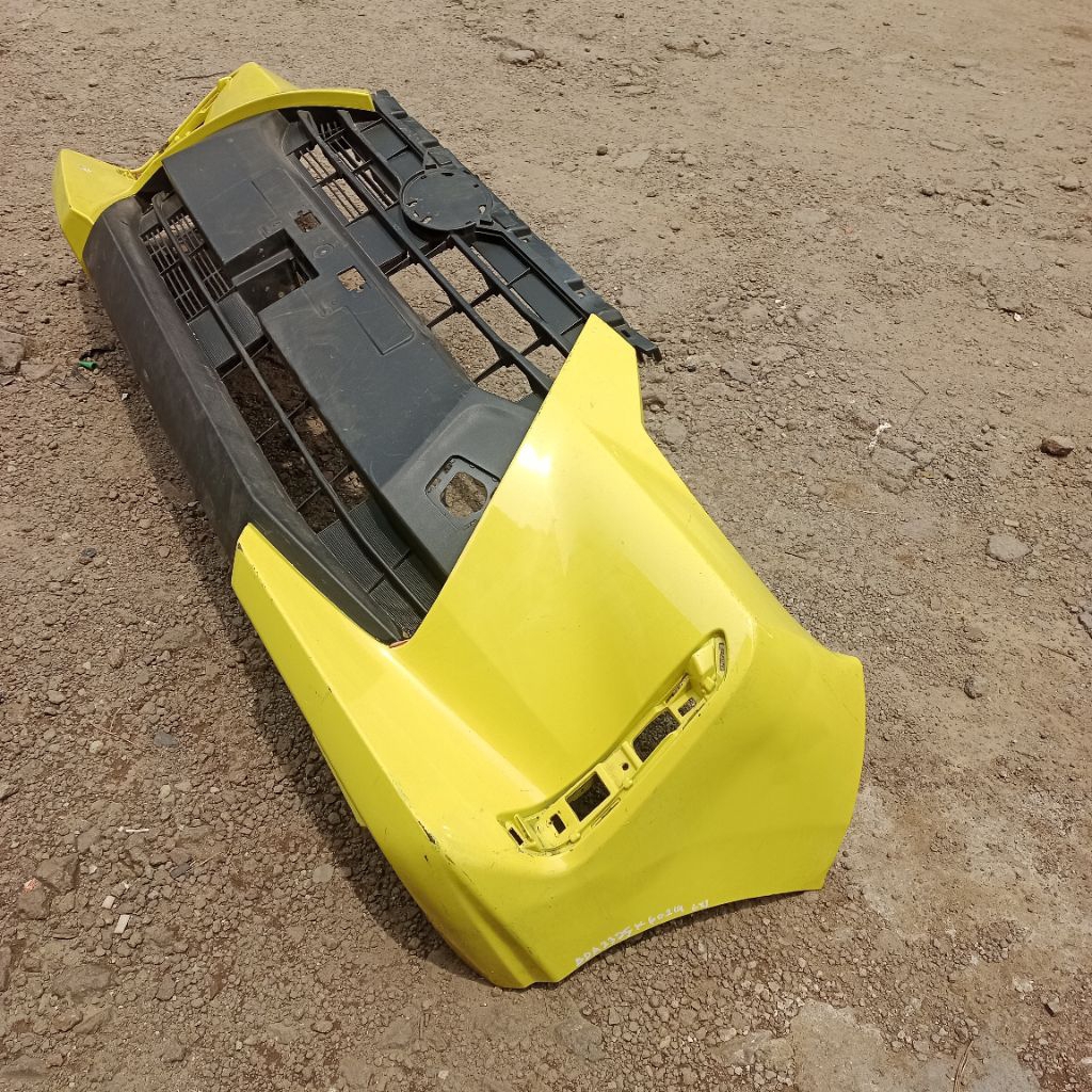 bumper depan Agya 2024 kuning