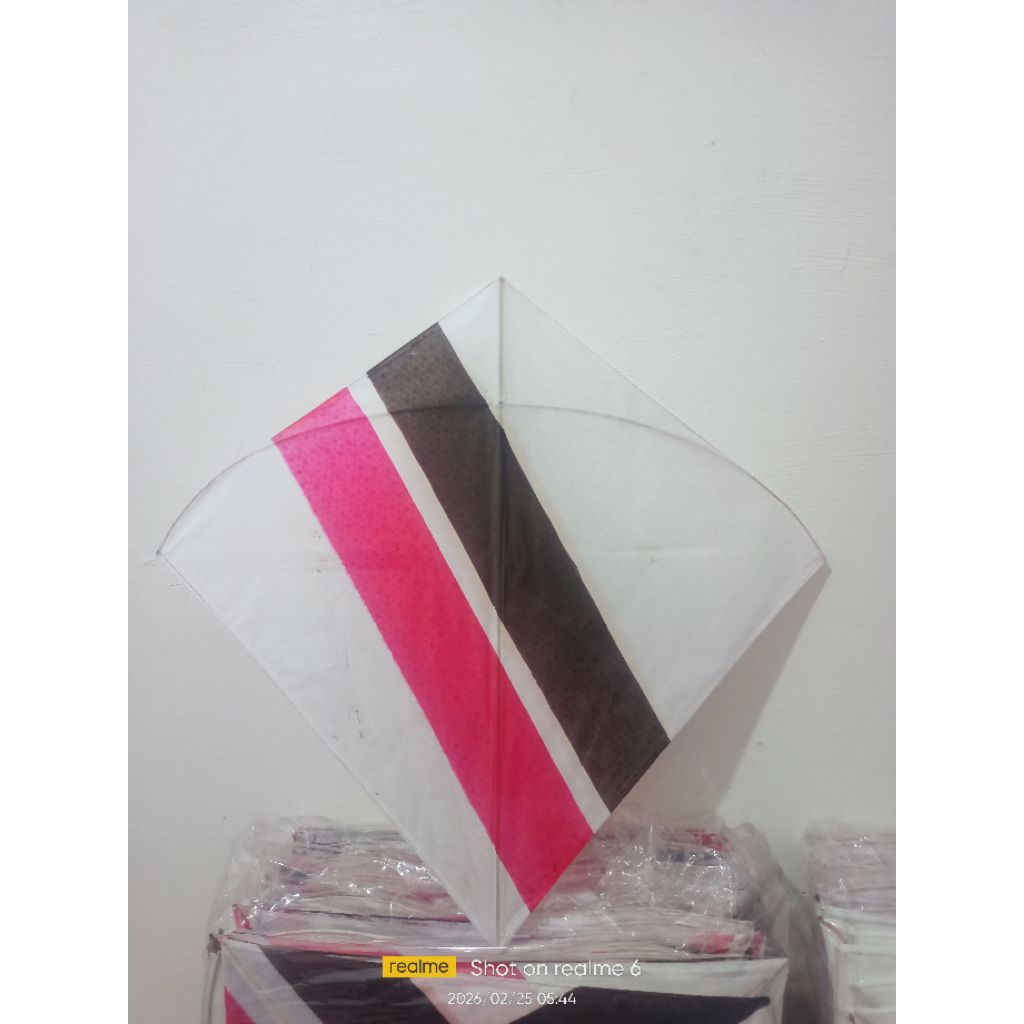 layangan seott kertas putih arku rapih ukuran 54x46