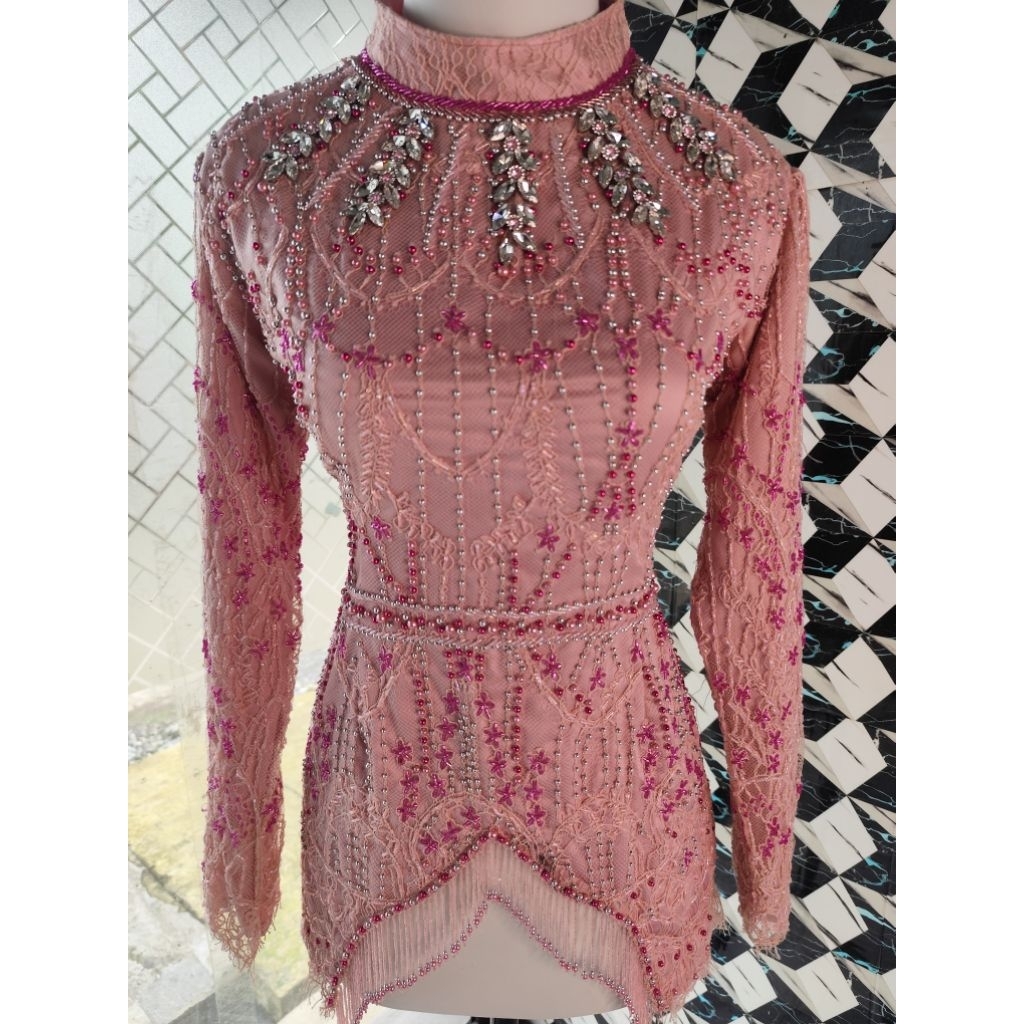 kebaya wisuda rose gold