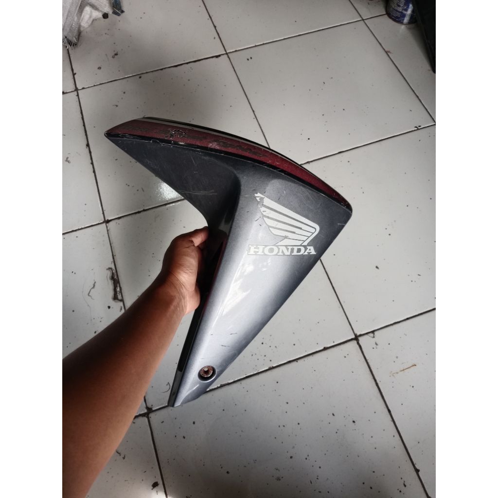 sayap tangki kanan Megapro monoshock bekas ori