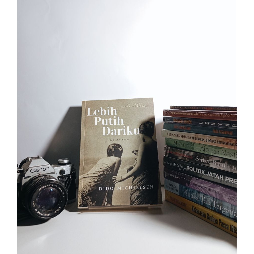 Paket buku lebih putih dariku