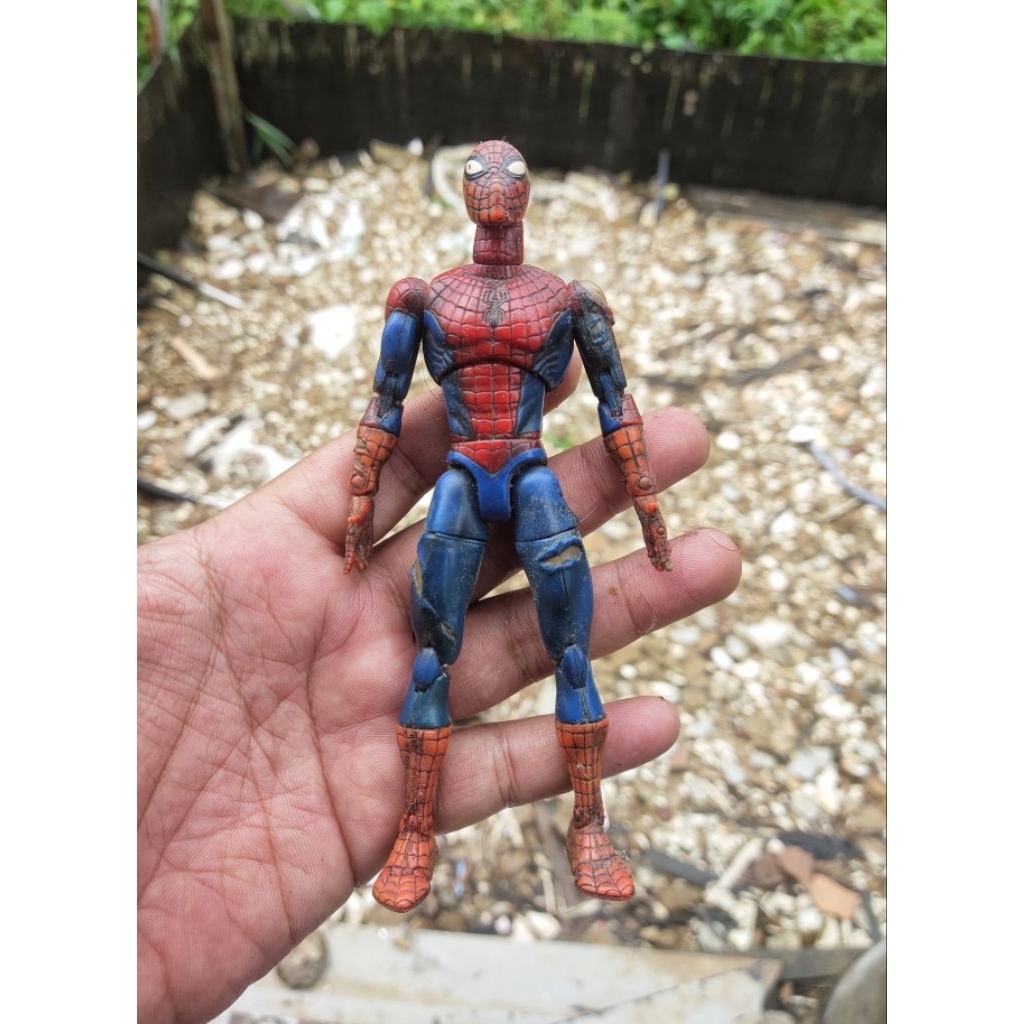 action figure classic damage battle spiderman toybiz
