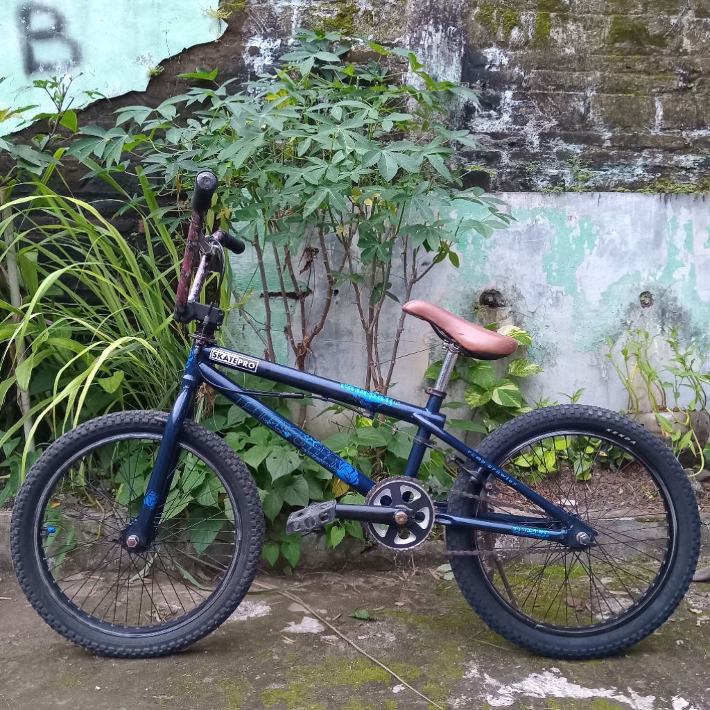 sepeda bmx polygon rampage
