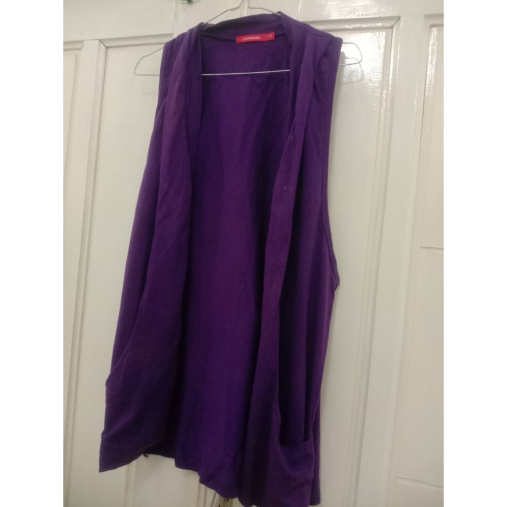 rompi tanpa lengan warna ungu  dgn model open front , koleksi pribadi bukan thrift (preloved)