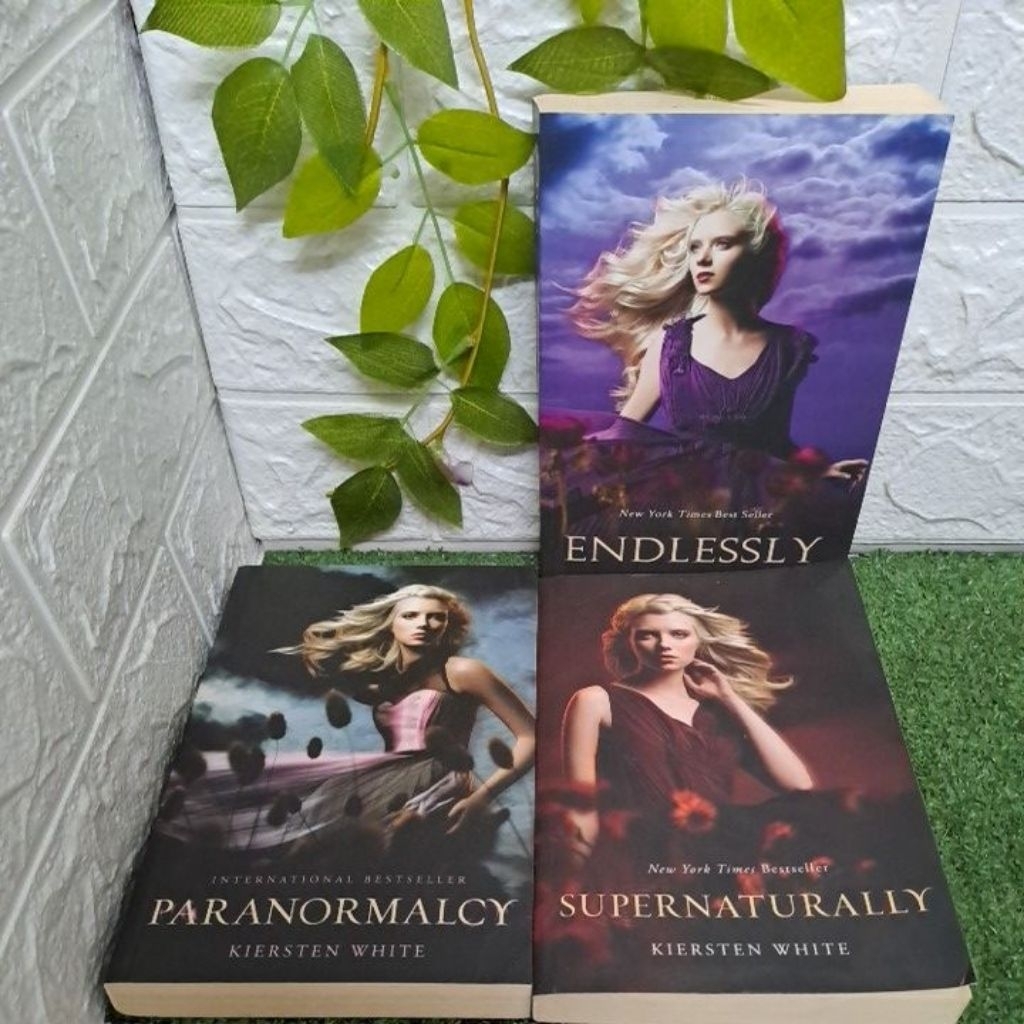 NOVEL PARANORMALCY - ENDLESSLY - SUPERNATURALLY BY KIERSTEN WHITE