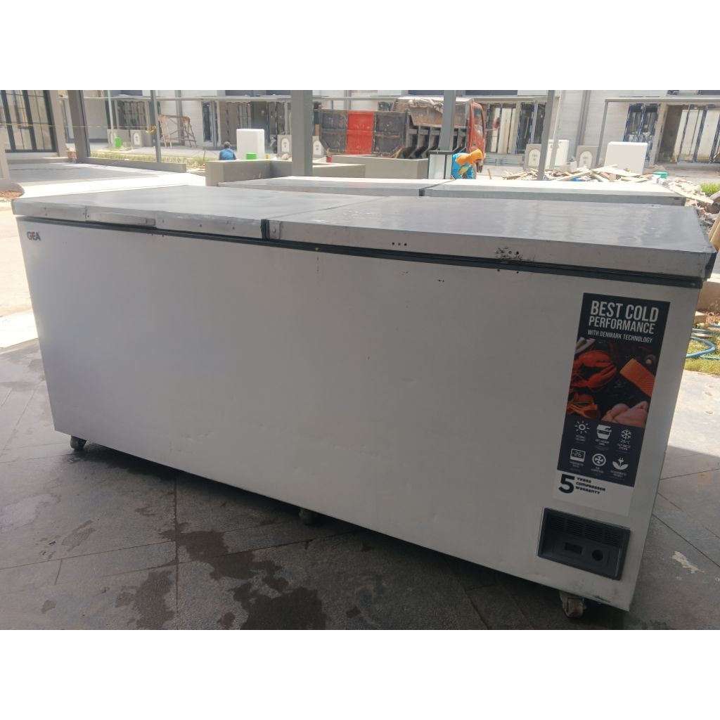 Freezer box second bekas GEA 900 L liter